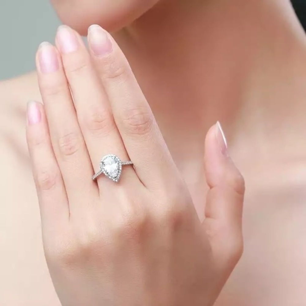 925 Sterling Silver 3 Carat Pear Cut Cubic Zirconia Ring - Picture 2 of 6